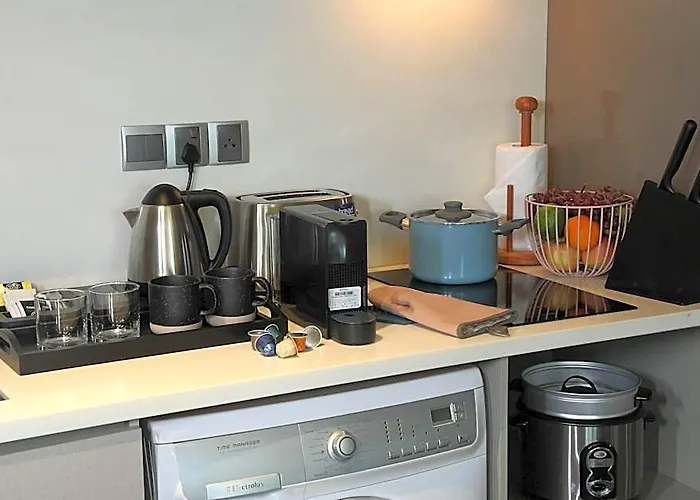 Oakwood Makati Avenue 3*